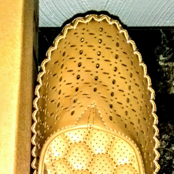 NEW!Cute! Comfortable! Flat Camel Loafers! - Picture 4 of 8